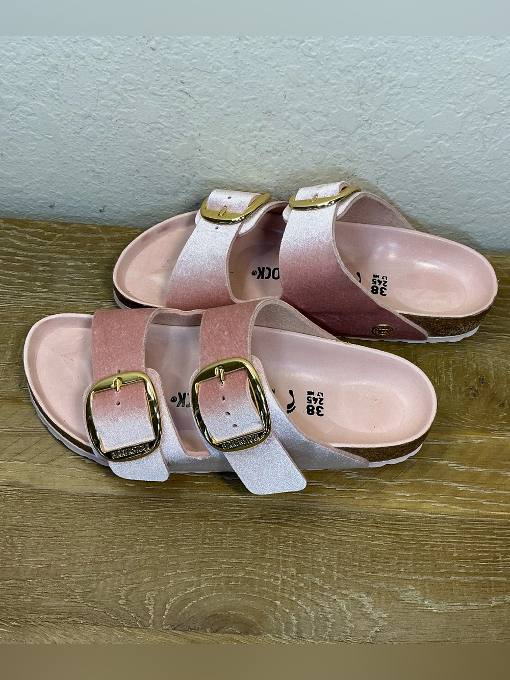 Birkenstock Arizona Big Buckle Sandals
Light Pink Velvet Exquisite 38 Med/Narrow